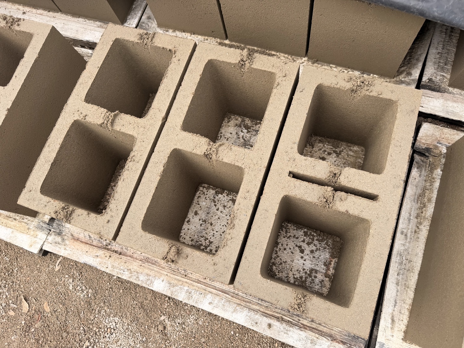 Producción de block de concreto en planta de Oaxaca
